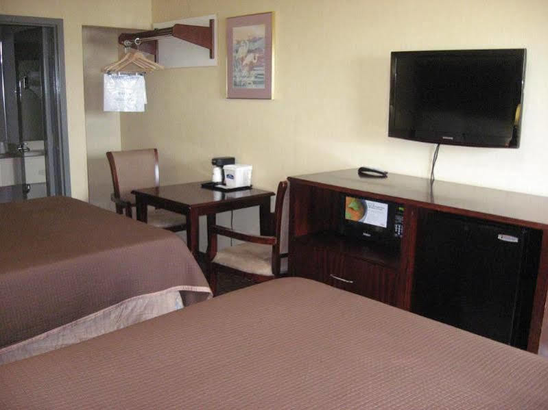 Howard Johnson By Wyndham North Bergen Exterior foto